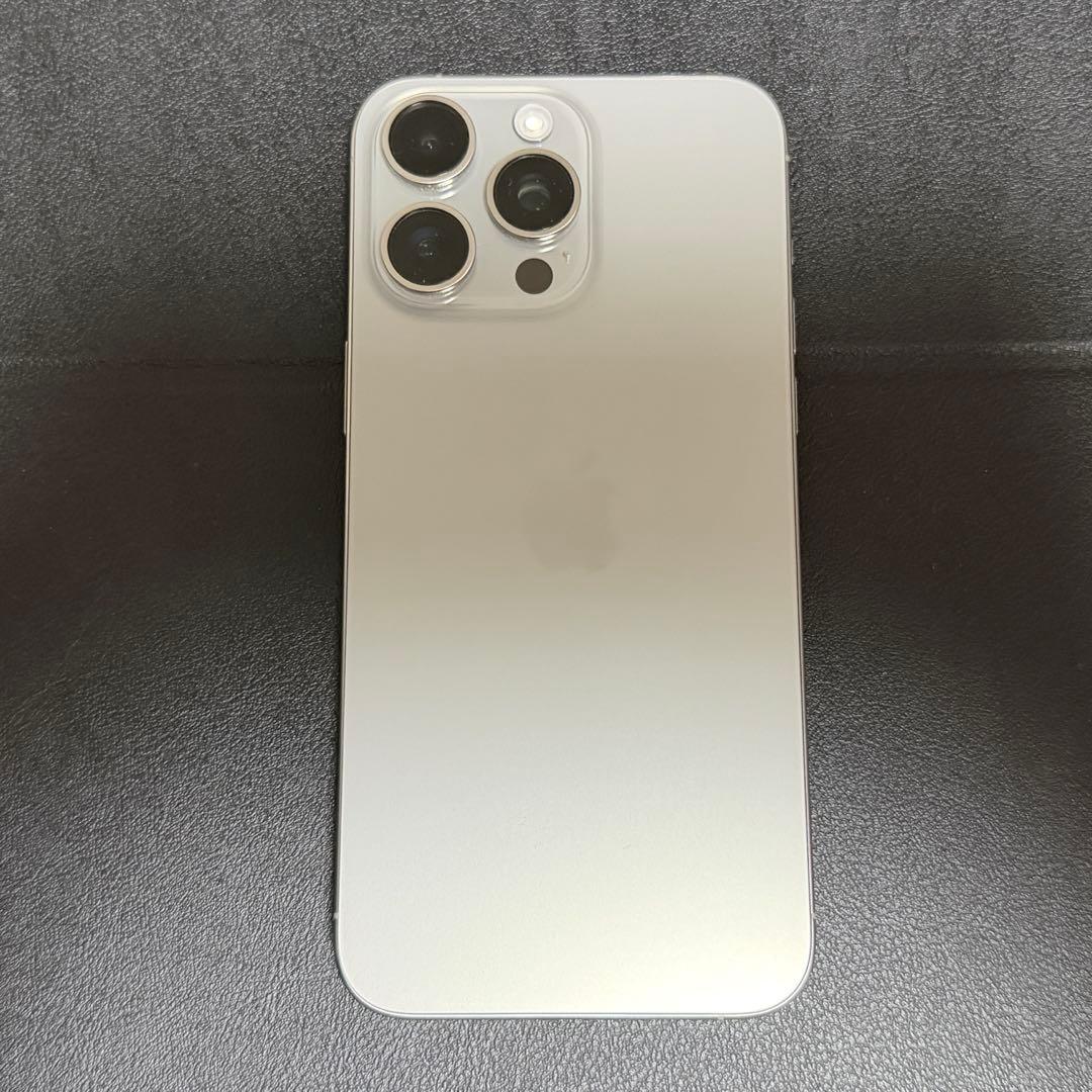 iPhone15pro max ジャンク（有線充電不可）