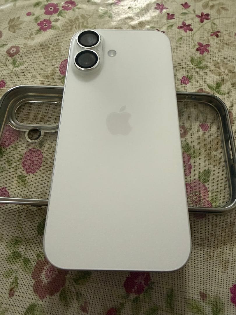 iPhone16 White￼￼￼￼￼ 128G +覗き見防止ガラスフィルム1枚