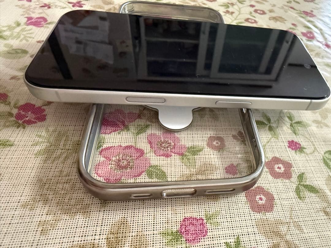 iPhone16 White￼￼￼￼￼ 128G +覗き見防止ガラスフィルム1枚