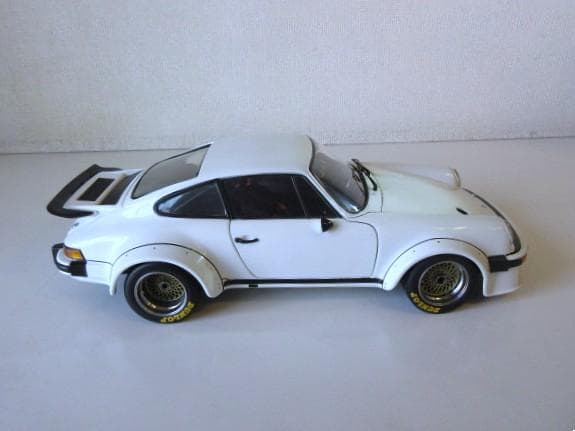 値下 exoto (1/18) ポルシェ 934RSR