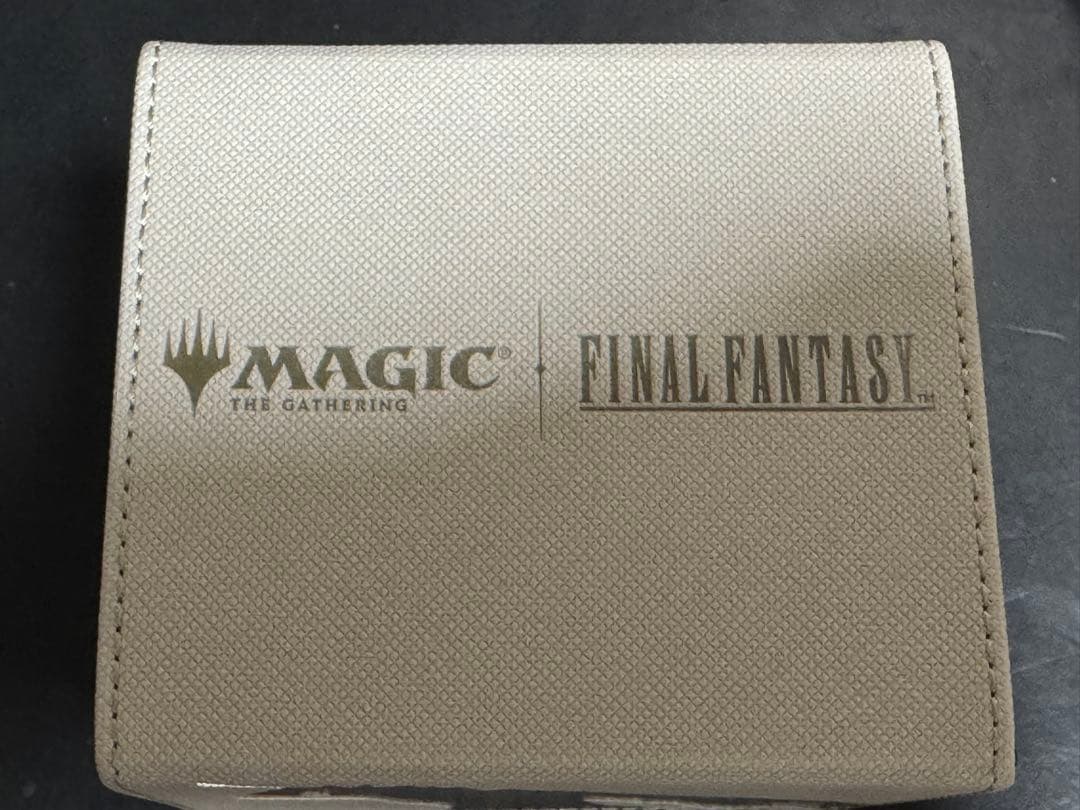 マジックザギャザリング ファイナルファンタジー クラウド　デッキケース