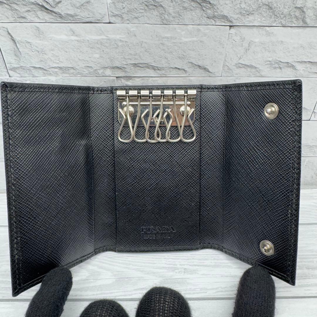 【美品】PRADA　キーケース　6連 三角ロゴ　 サフィアーノ ブラック