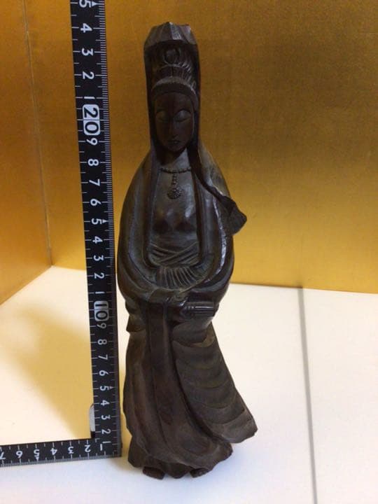 木彫　仏像？　いいお顔してます。。。