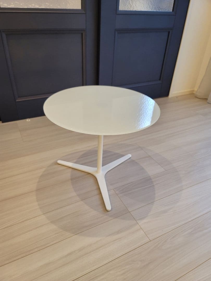 ホワイト円形ガラステーブル 三脚式 展示品 Q-2501IN40