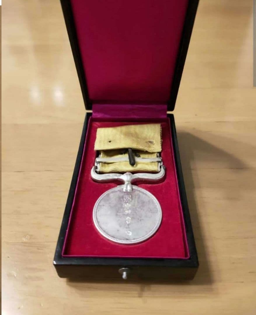 【激レア】黄綬褒章 昭和四十一年発行 勲章 メダル　箱付き 148