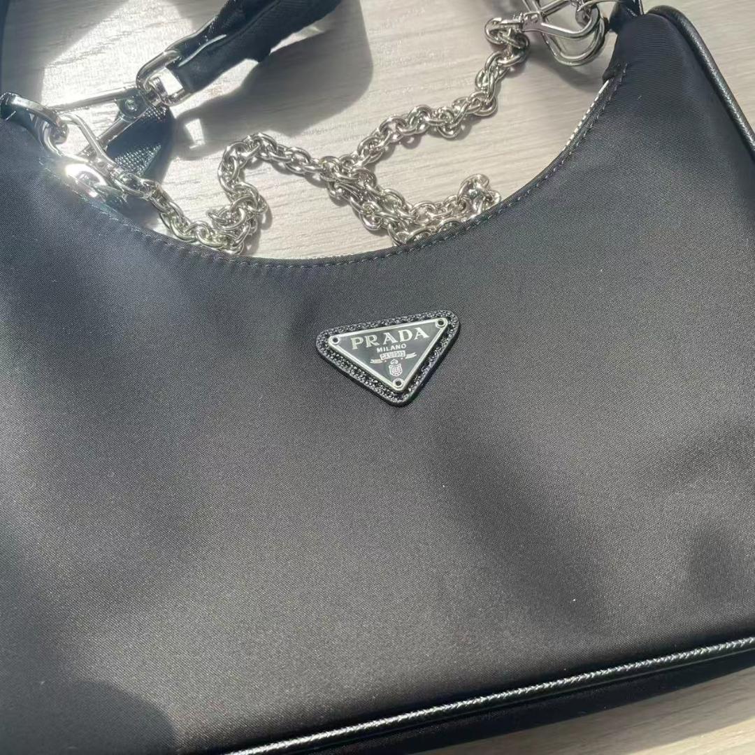 プラダ Re-Edition 2005 Re-Nylon