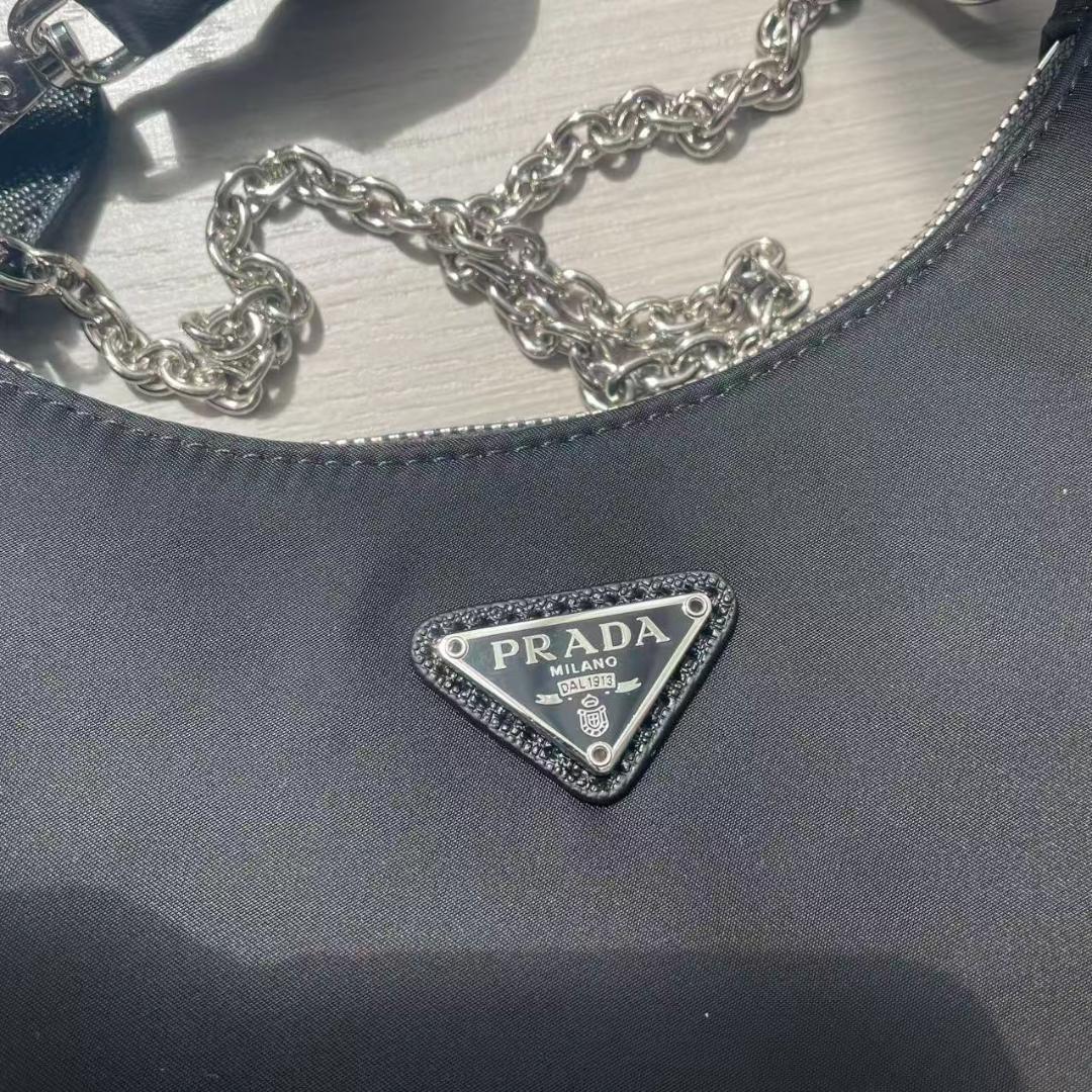 プラダ Re-Edition 2005 Re-Nylon