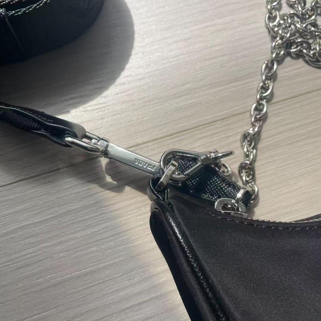 プラダ Re-Edition 2005 Re-Nylon