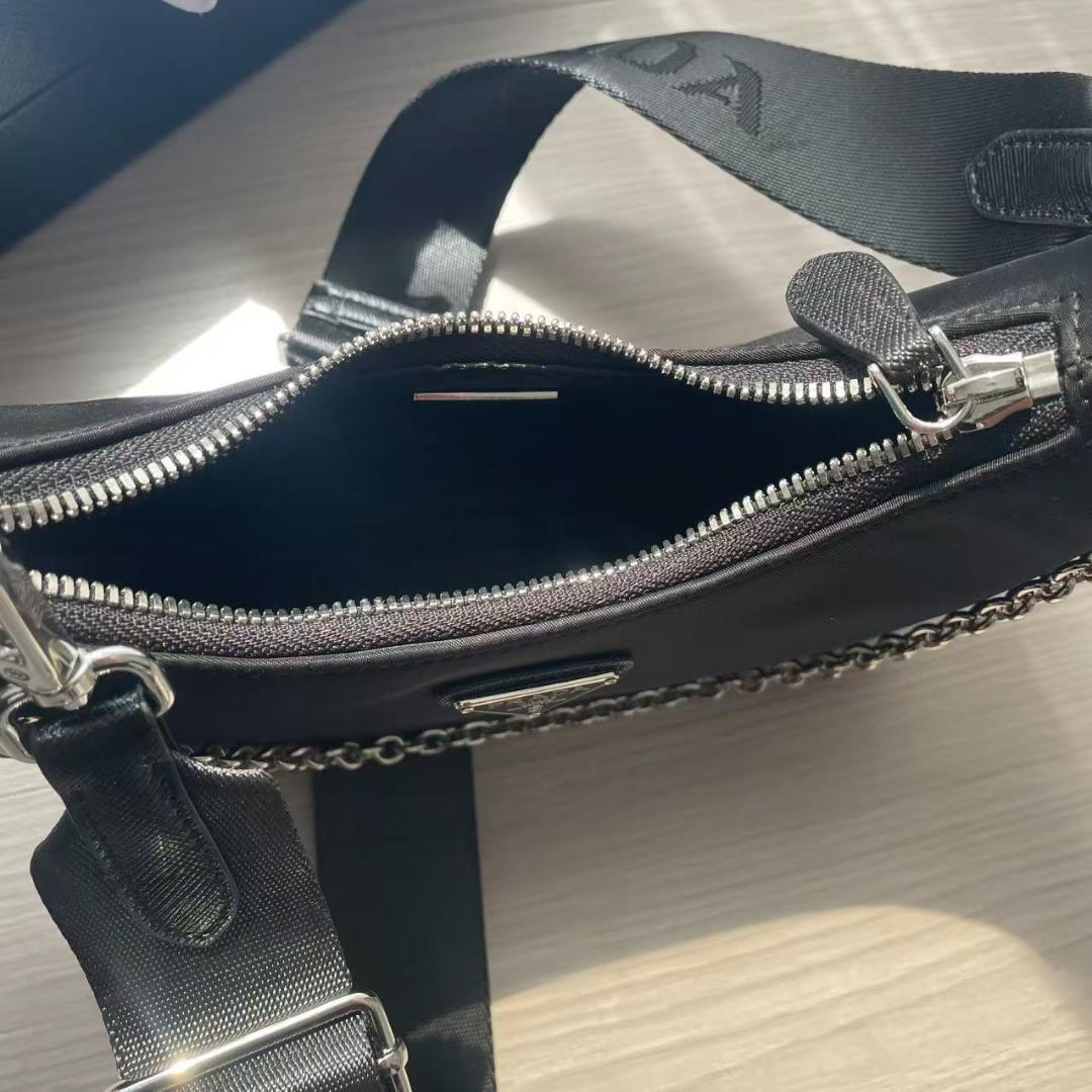 プラダ Re-Edition 2005 Re-Nylon