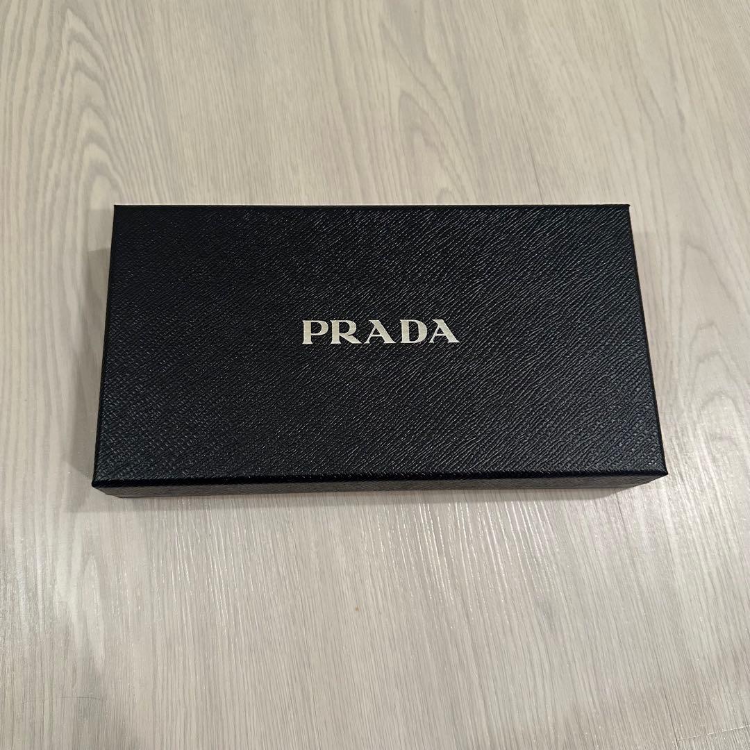美品✨PRADA サフィアーノトライアングル iPhone14proケース