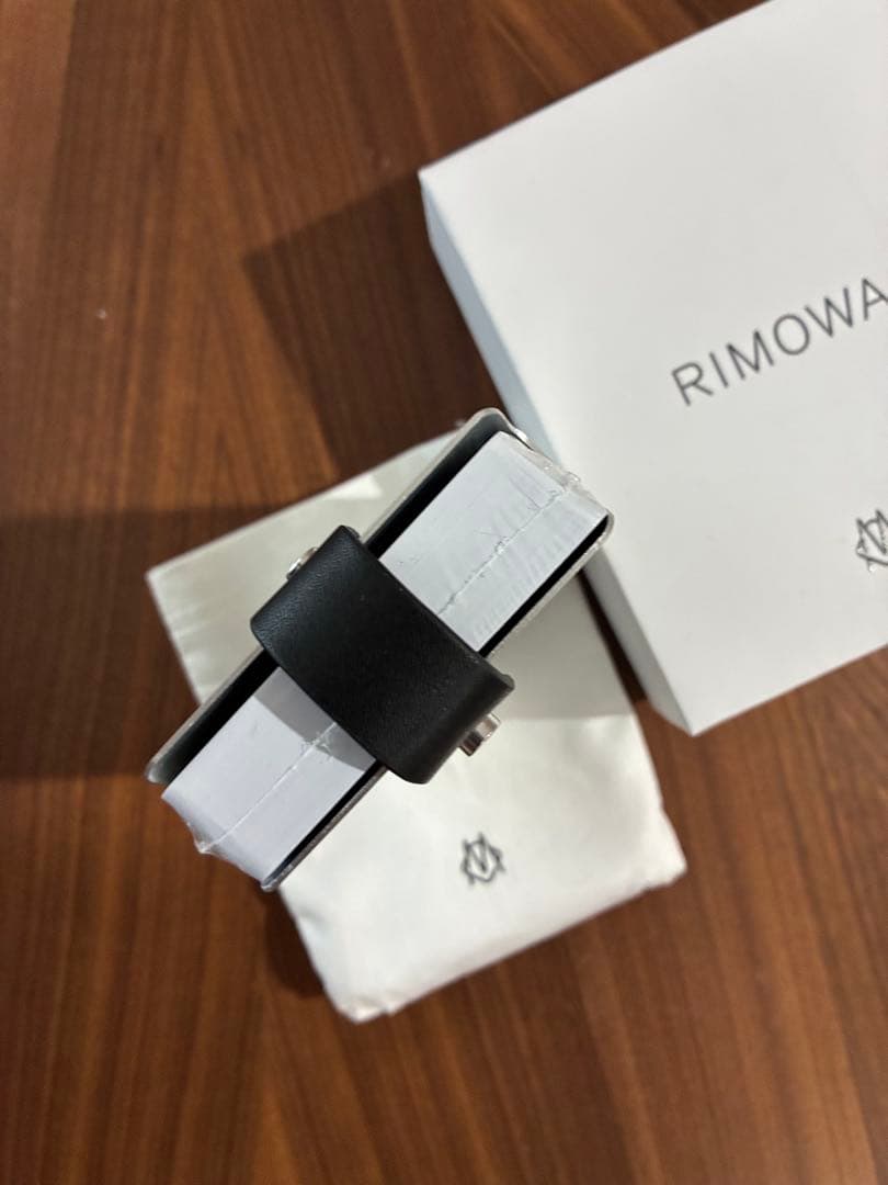 RIMOWA メタリックケースのトランプ