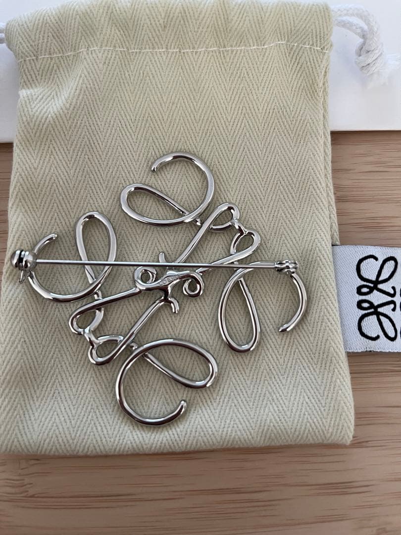 な*な様 LOEWE ブローチ