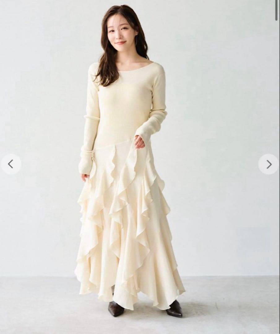 本日限定値下げ‼️Aimeine バックオープンフリルドッキングワンピース完売品