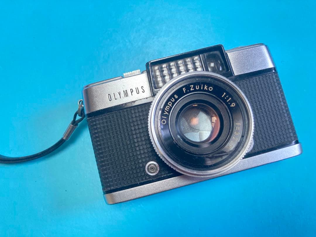 かわいいハーフサイズフィルムカメラ　OLYMPUS PEN D