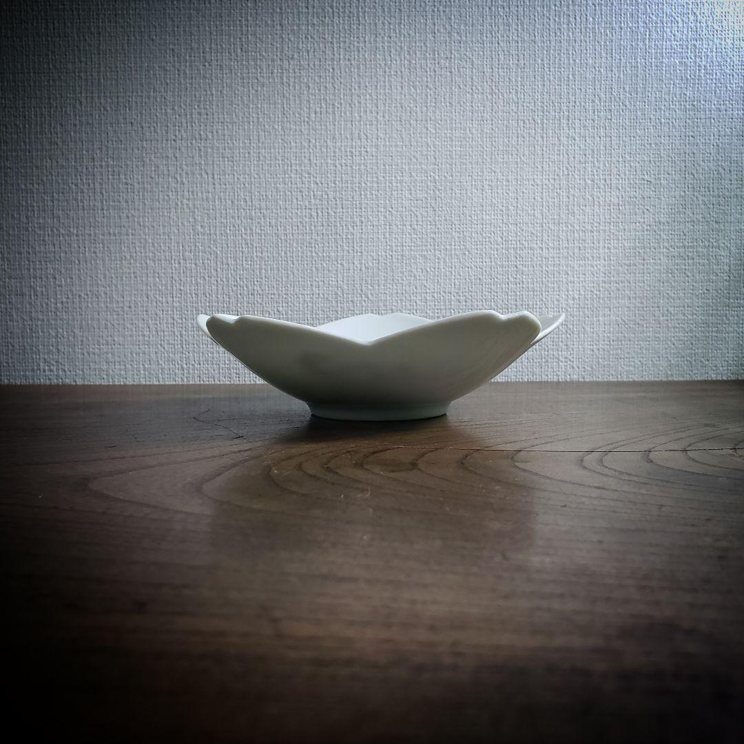 花形皿　変形皿　鳳凰　桐文様　古伊万里　柿右衛門様式　梅花　桜　窯印　明治　ロ号