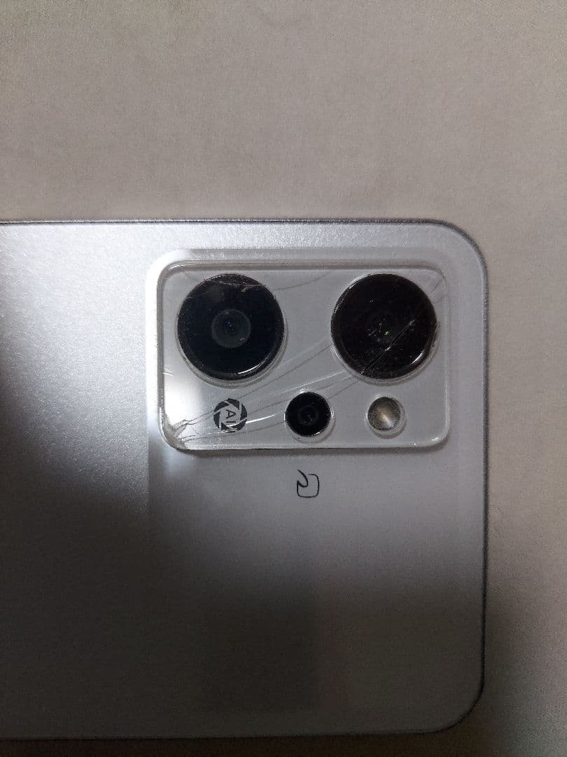 OPPO Reno 9A simフリー　ホワイト　カメラレンズ割れあり