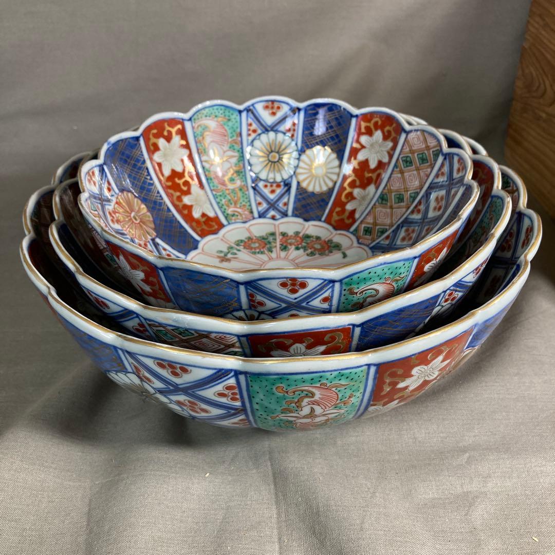 【古伊万里文】古伊万里の伝統　日本の名窯　古伊万里　染錦菊花文　三つ組菊形鉢