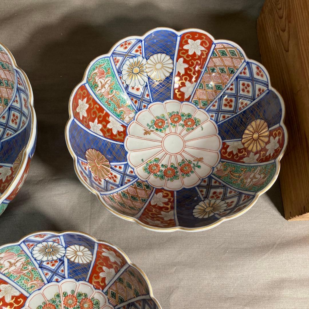 【古伊万里文】古伊万里の伝統　日本の名窯　古伊万里　染錦菊花文　三つ組菊形鉢