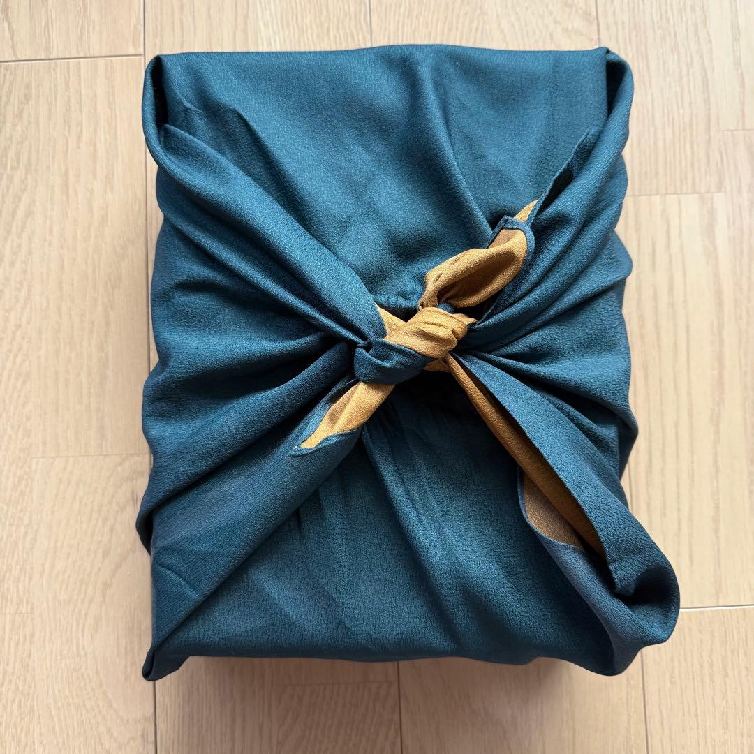 ドラゴン彫刻の硯・文鎮など一式