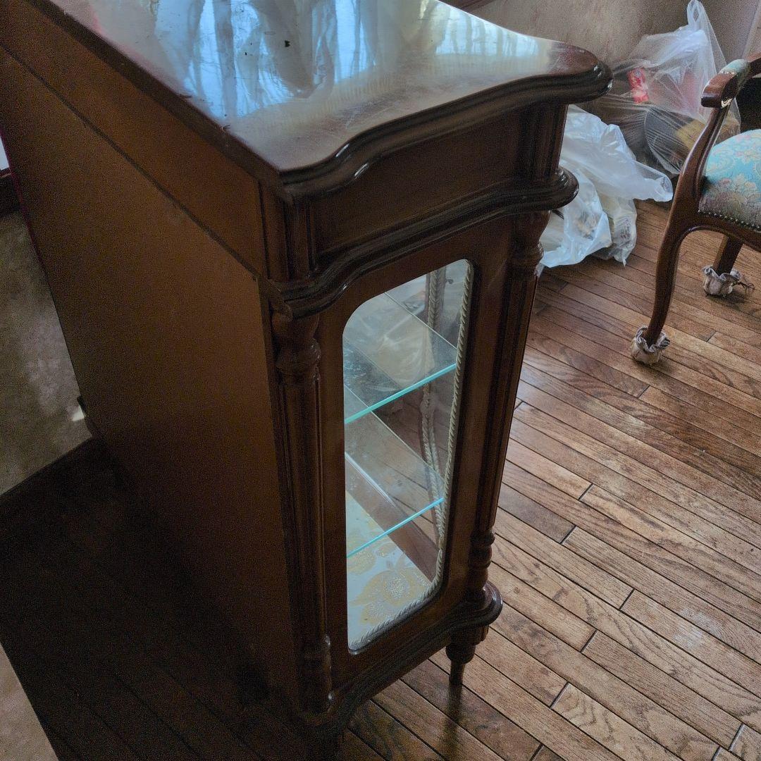 木製キャビネット ガラス扉付き