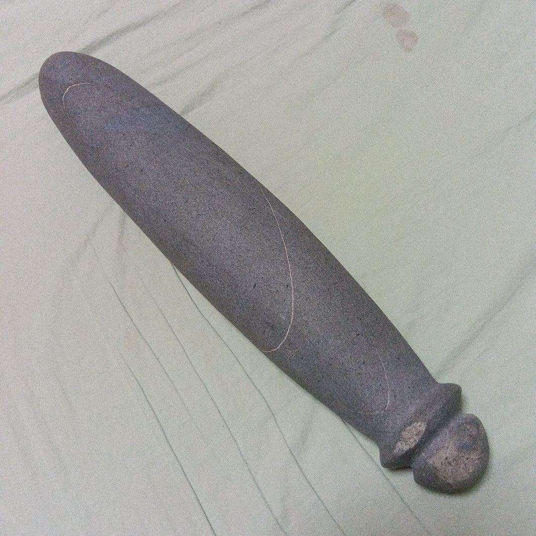 シーでございます　「考古資料」縄文遺跡、磨製石器、安山岩、　石棒、縄文、