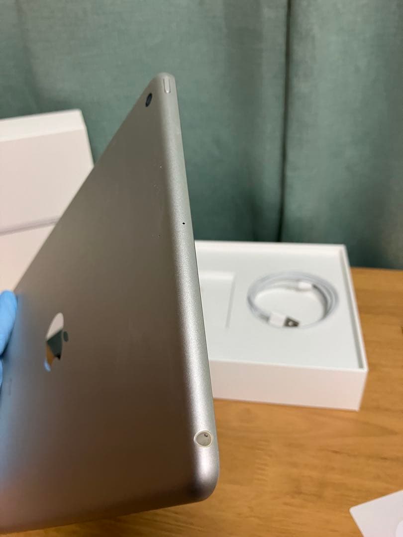 【美品】第6世代　iPad シルバー　Wi-Fi 32GB シートシール付