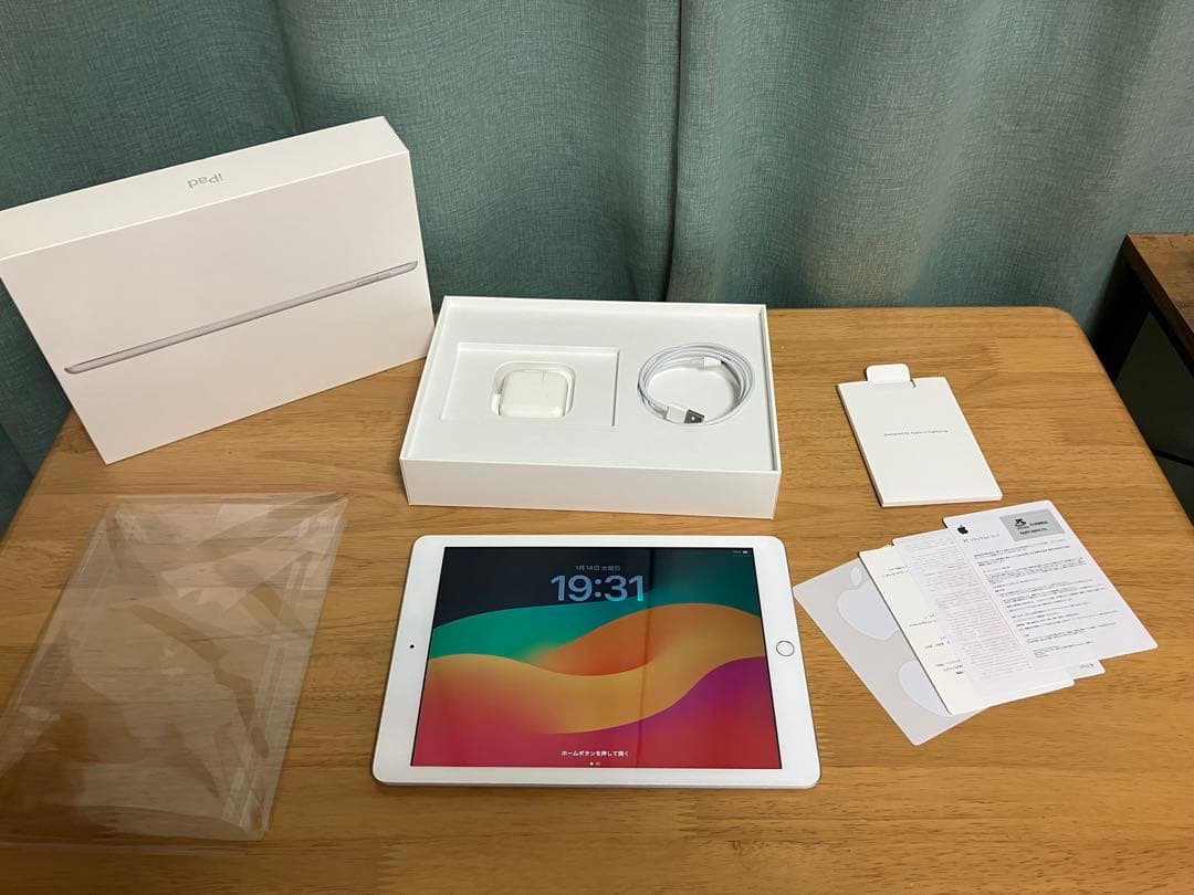 【美品】第6世代　iPad シルバー　Wi-Fi 32GB シートシール付