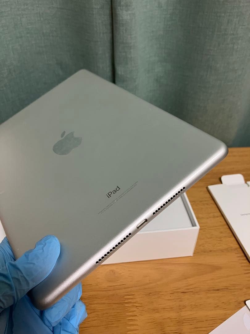 【美品】第6世代　iPad シルバー　Wi-Fi 32GB シートシール付