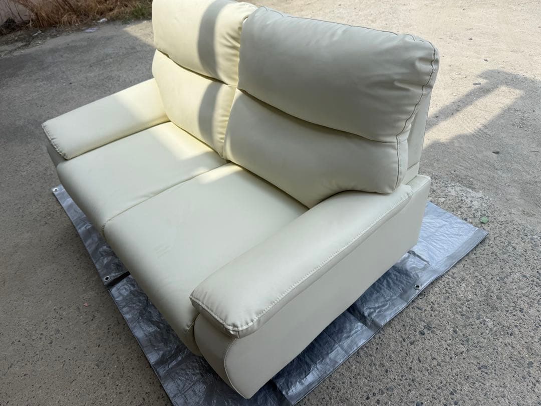 SALE ニトリ 合成皮革2人掛けソファ