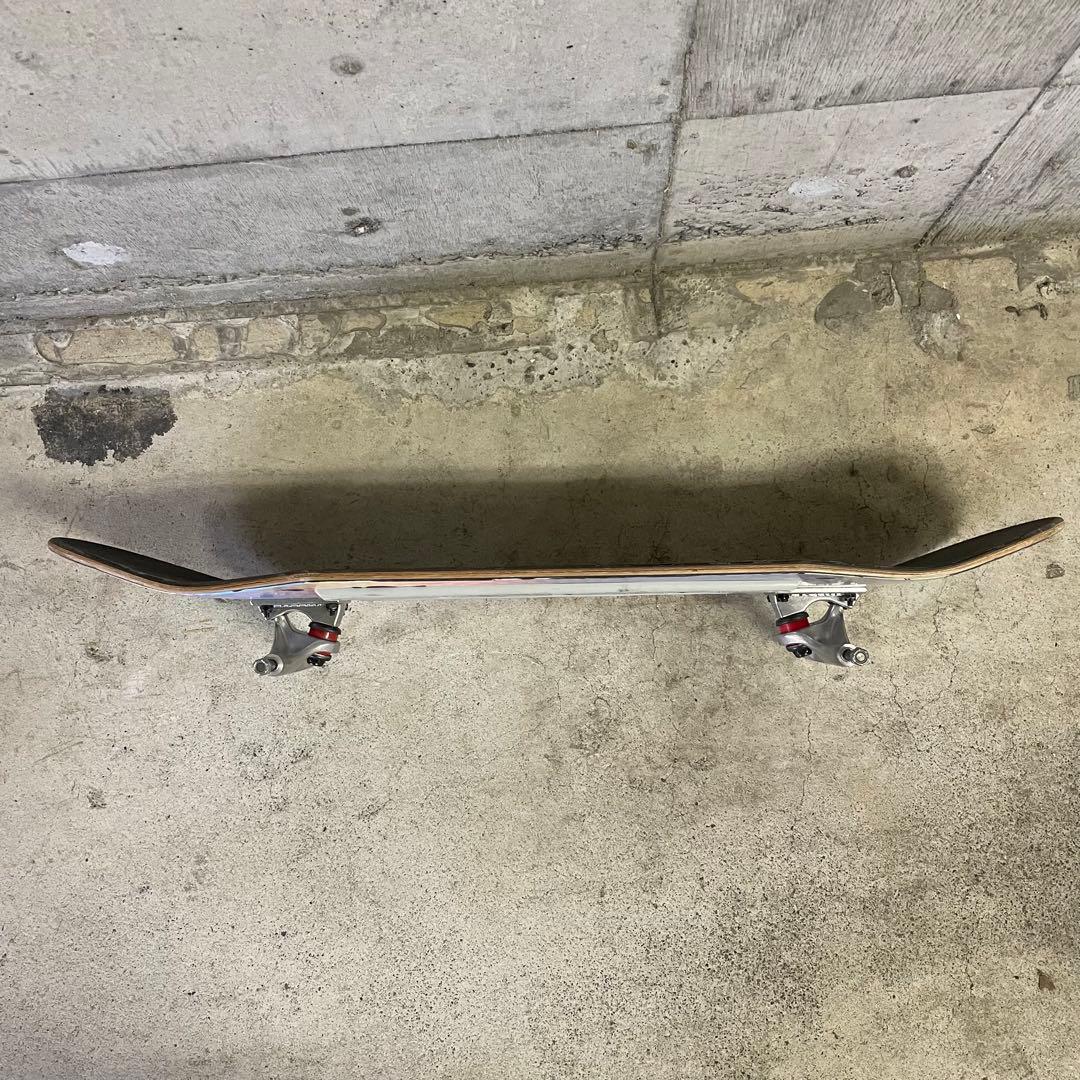 スケボー　MADNESS リフレクターデッキ　THEEVE チタントラック