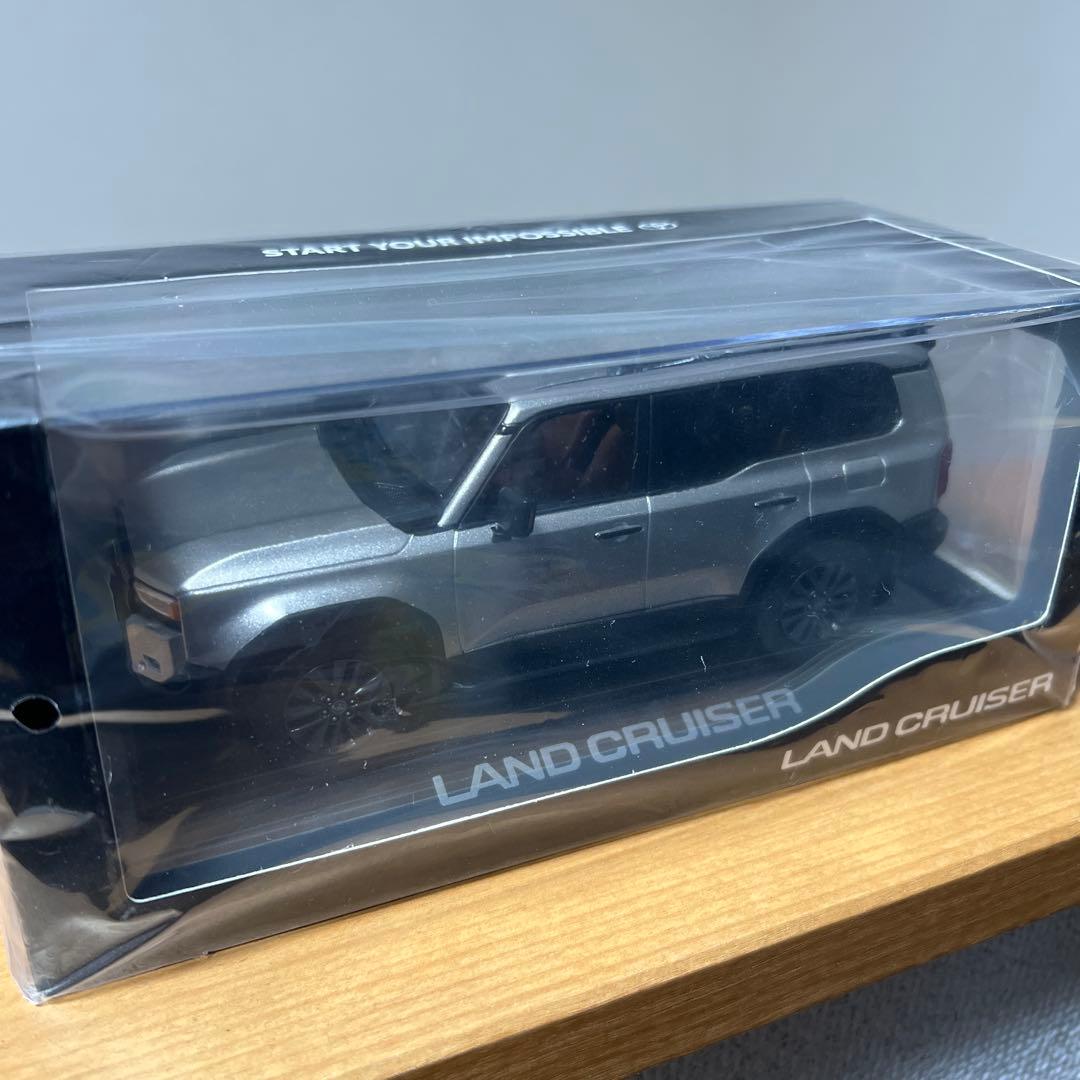 トヨタ ランドクルーザー 250 シルバー ミニカー　1/30