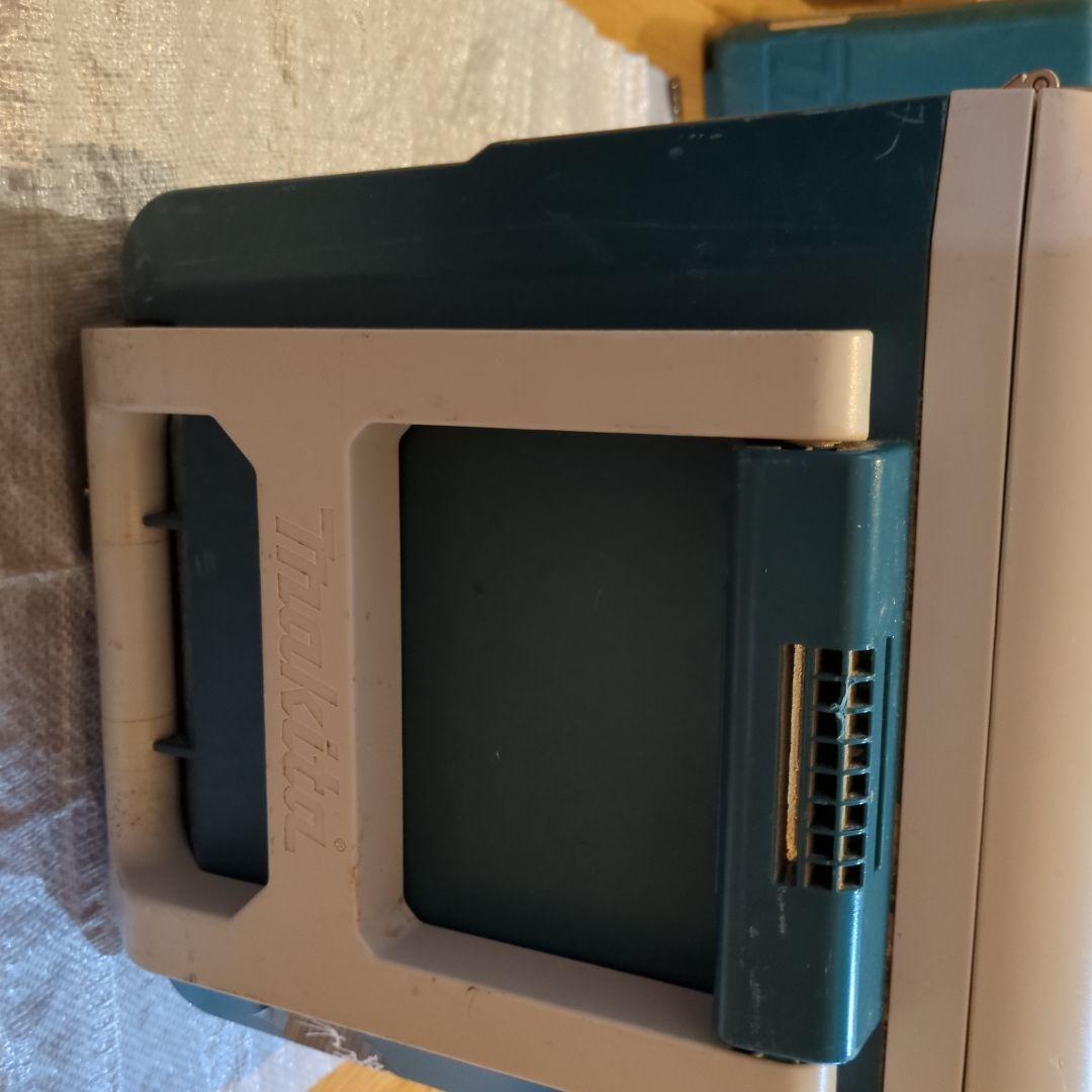 【ジャンク品】Makita ポータブル冷温庫 CW1 180D 20L