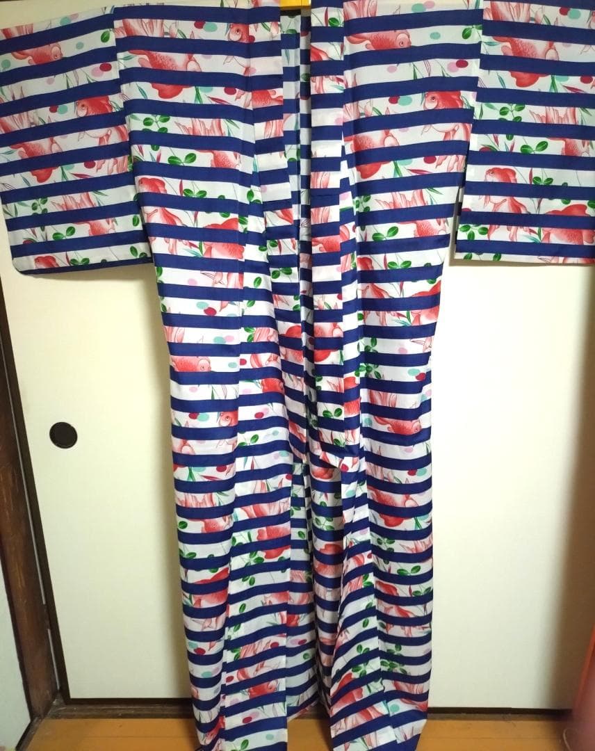 7/21限定価格★ふりふ　着用1回・青ボーダーに赤金魚柄