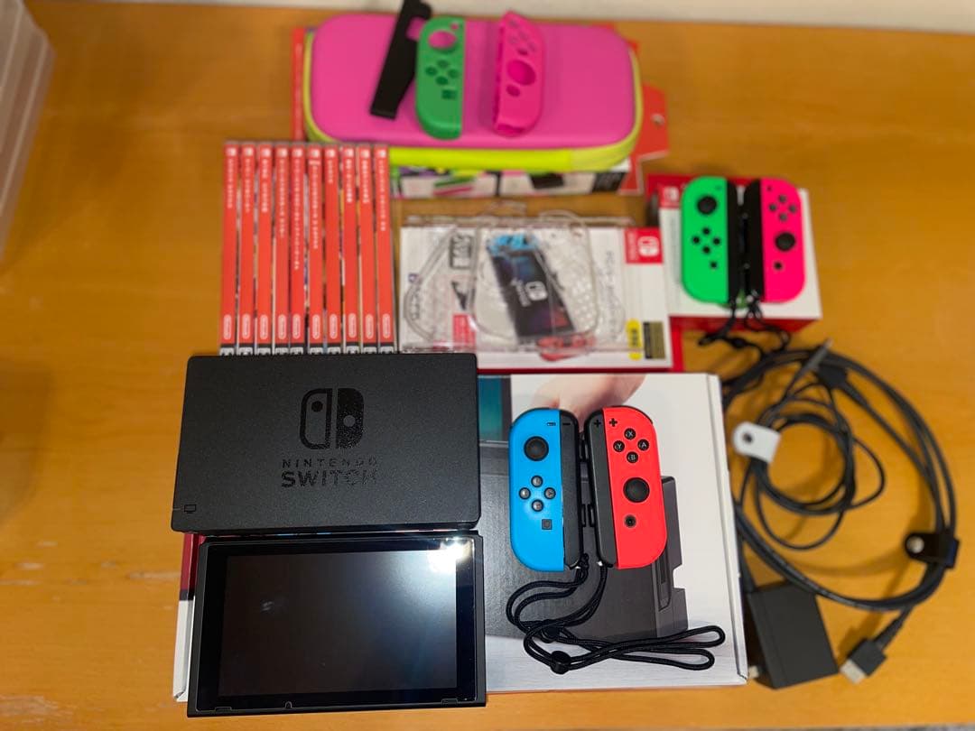任天堂　Switch　本体　カセット10個　コントローラー　カバー付き