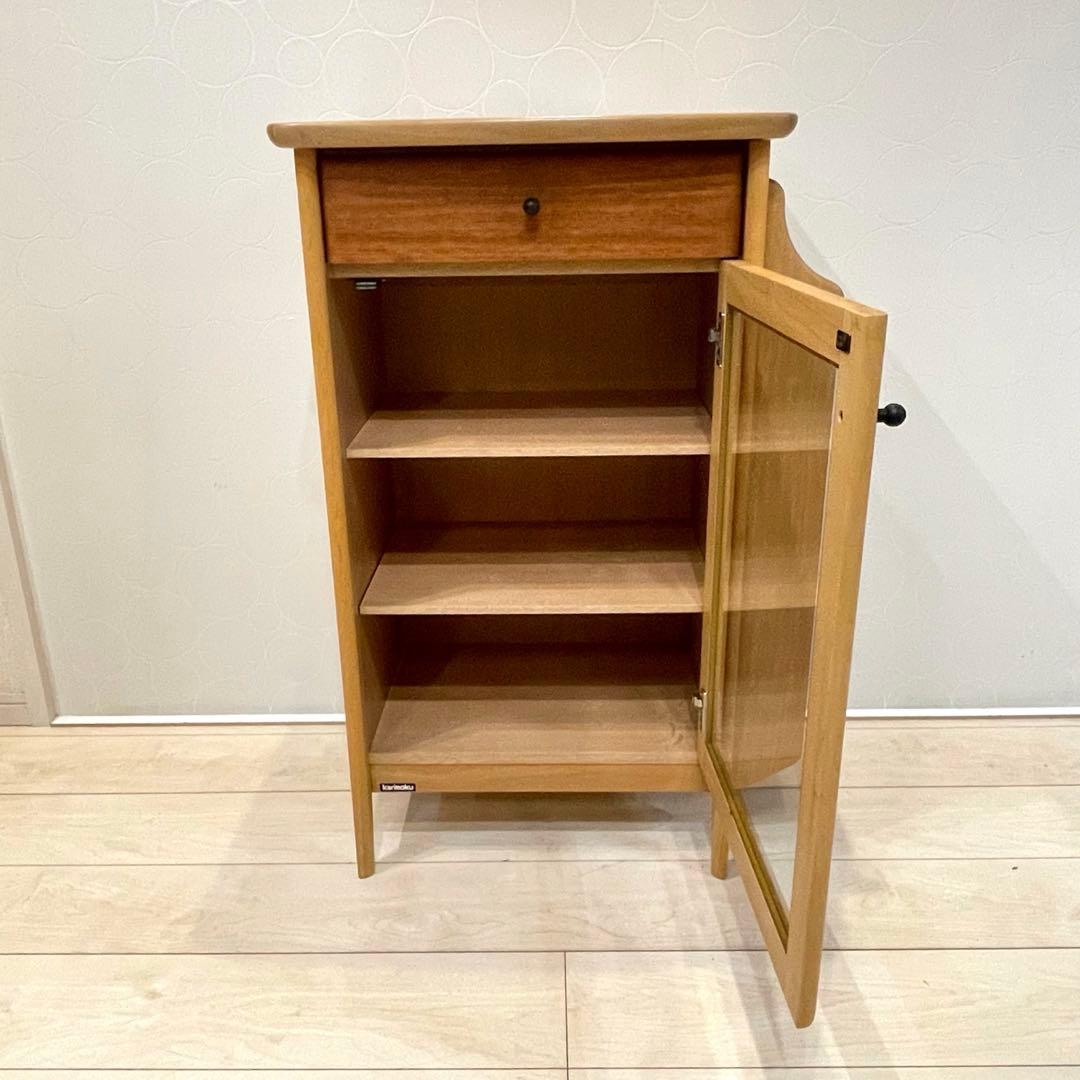 【美品】karimoku キャビネット 収納棚 ガラス扉 コンセント付