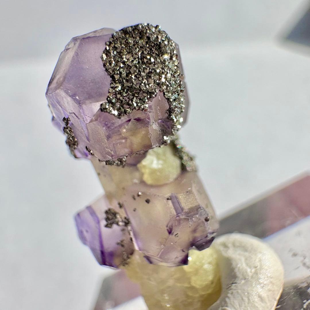 526 きのこタイプ 中国 内モンゴル産 フローライト&パイライト&クォーツ