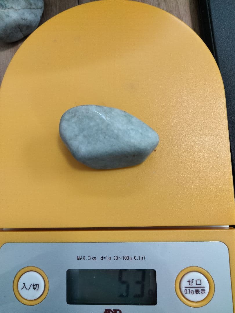 国石翡翠　新潟県 糸魚川市姫川翡翠　原石　翡翠　翡翠　ヒスイ　ヒスイ53g