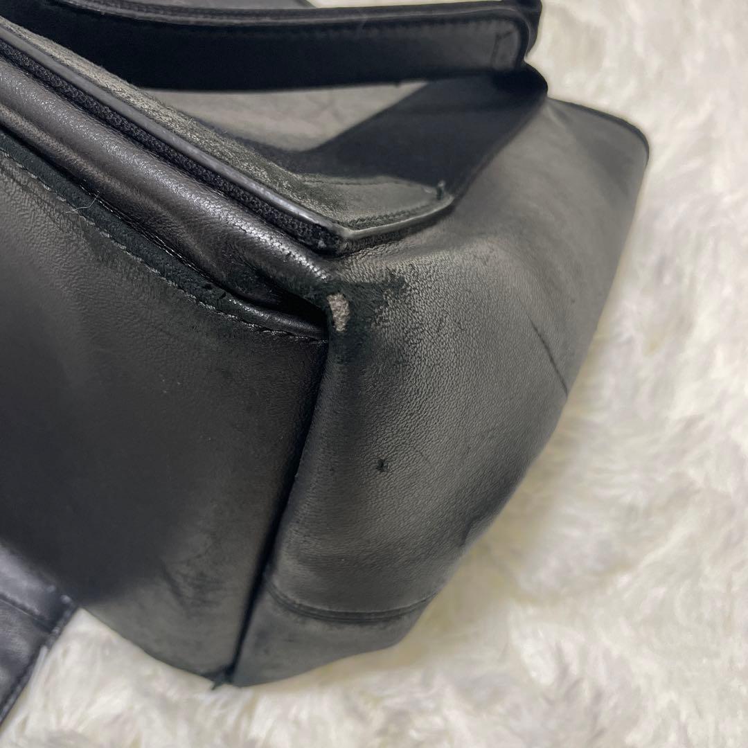 バレンシアガ ネイビーカバス Sブラック レザー