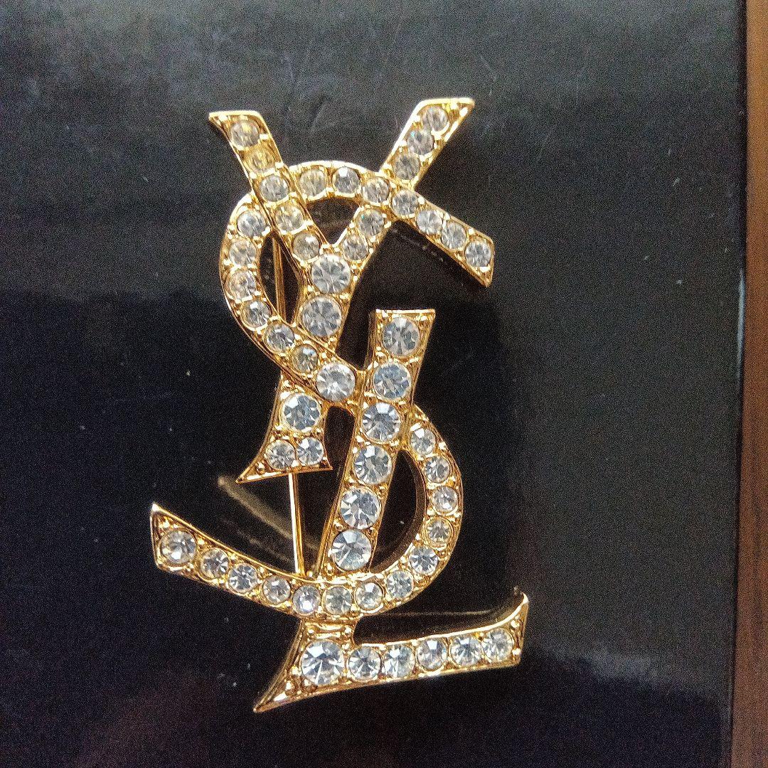 イブサンローランロゴラインストーンブローチお値下しました25000円