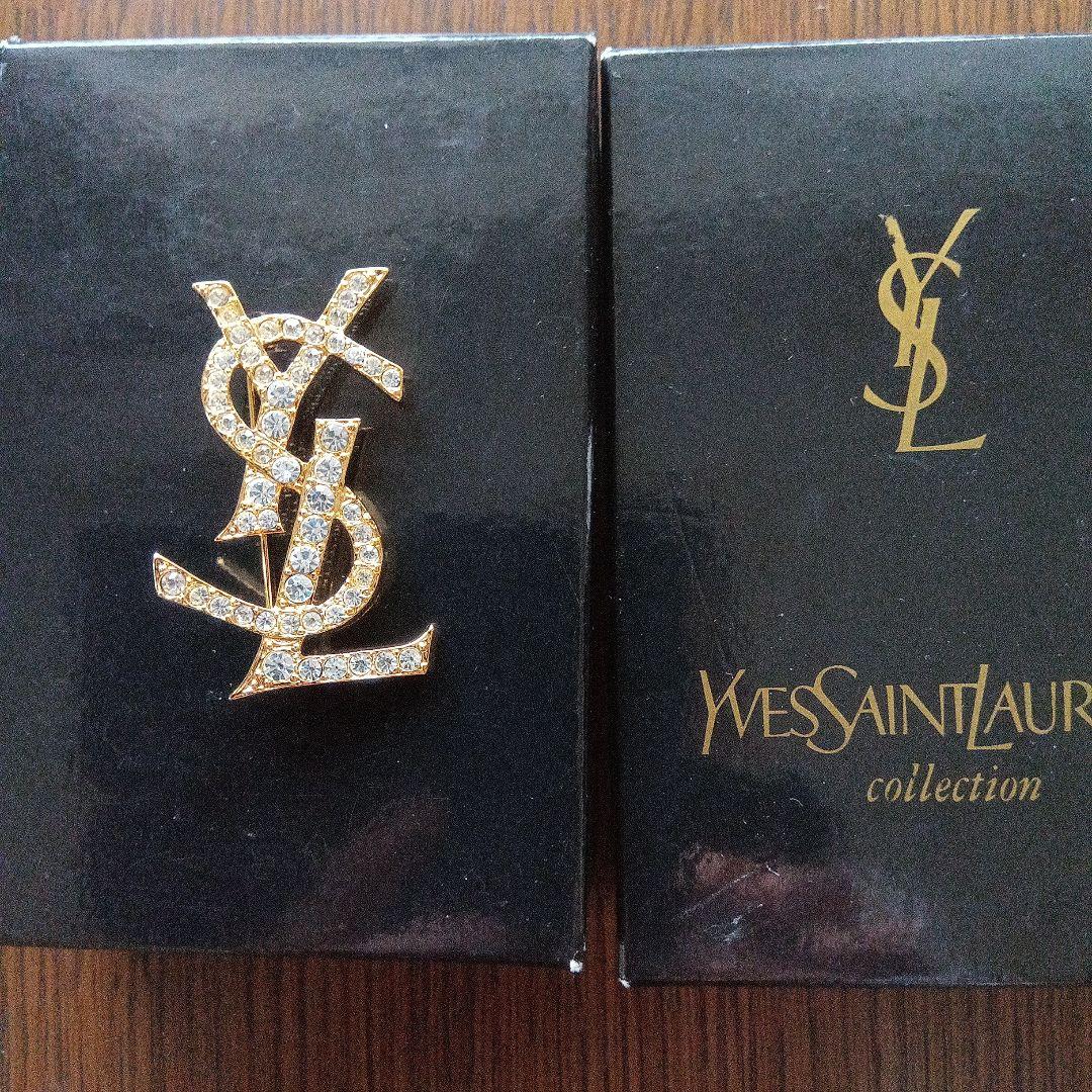 イブサンローランロゴラインストーンブローチお値下しました25000円