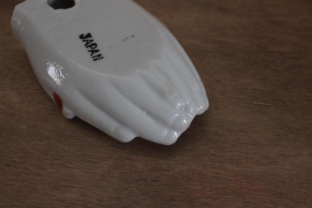 【A】ホワイトハンドモチーフ/Made in Japan /陶器製・小物入れ