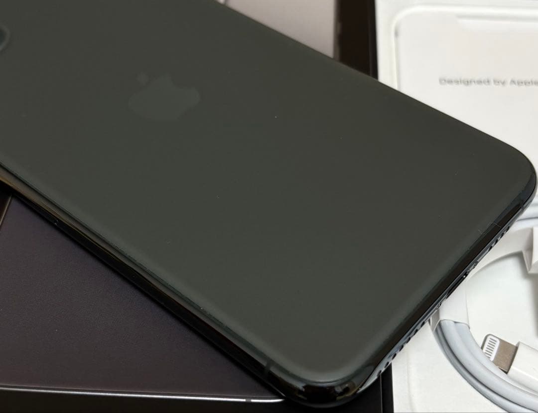 【美品】iPhone 11 PRO MAX 256GB ミッドナイトグリーン