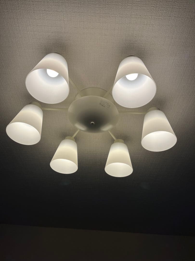 6灯シーリングライト ホワイト　ペンダント