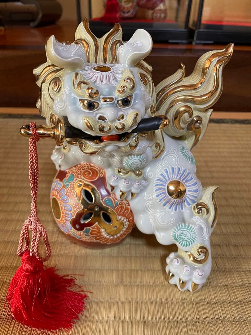 九谷焼　陶器製　獅子の置物 赤・白・金　紅白　工芸品　アンティーク　おめでたい