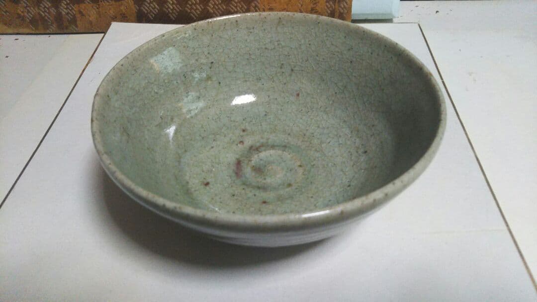 高麗青磁輪線紋茶碗です貫入いり