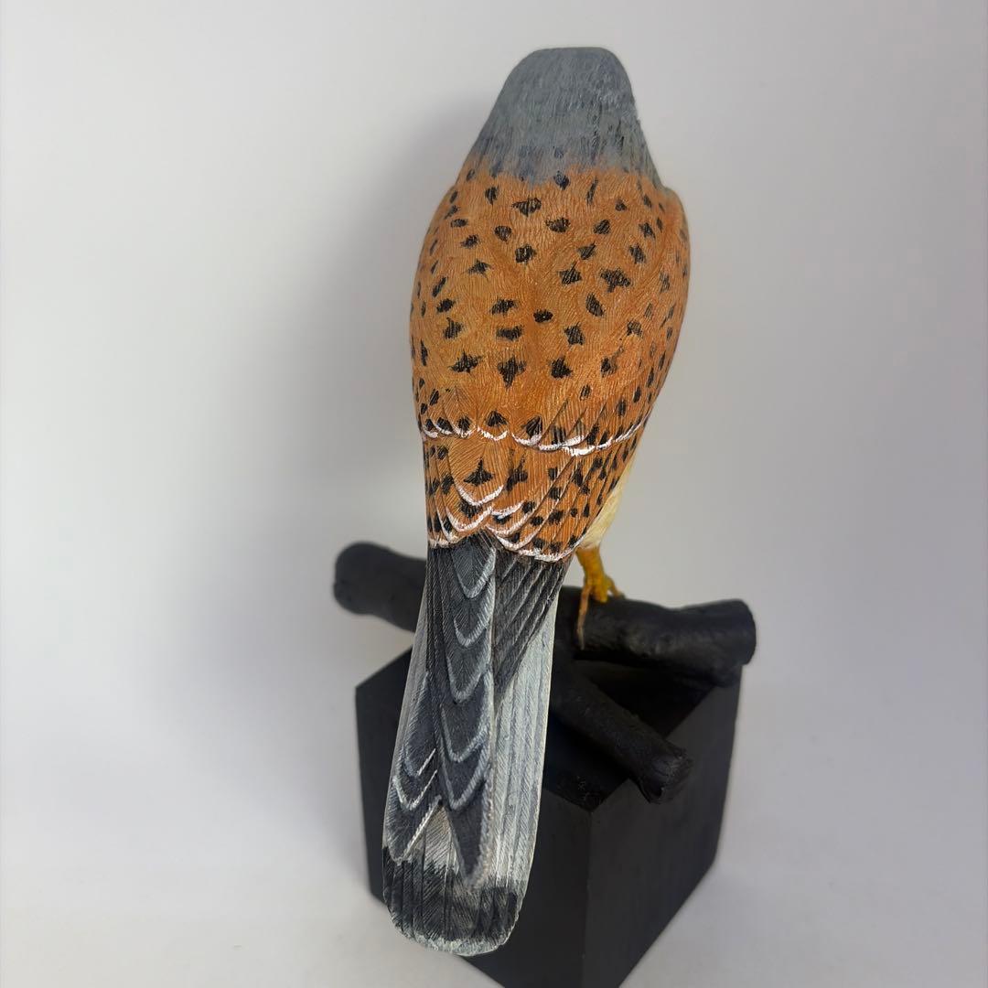 チョウゲンボウ　　木彫りの野鳥　　　野鳥彫刻　リアルバードカービング