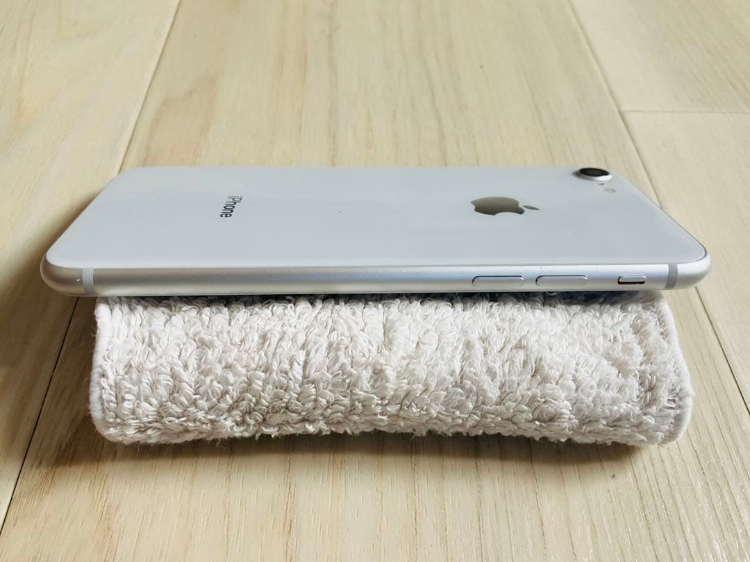 iPhone 8 スペースグレイ 64GB 動作確認済