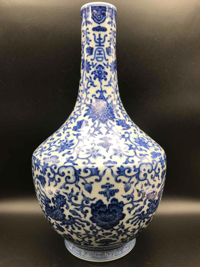 中国骨董　清乾隆時代　大清乾隆年製在銘　染付花芭蕉海水紋　唐草紋　花瓶(B-8)
