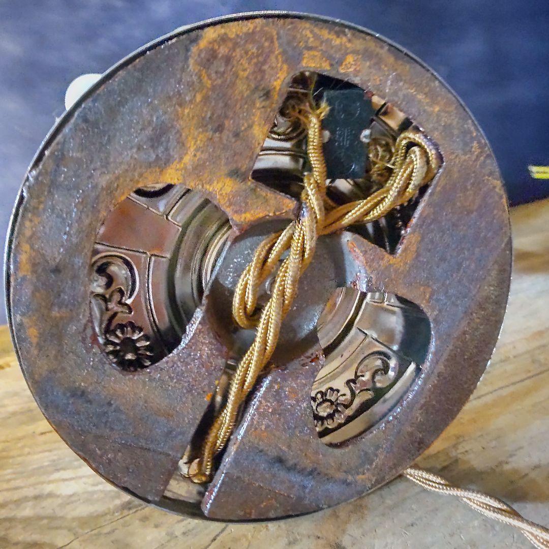 西洋アンティーク～おしゃれなガラス、フリル乳白色～スタンド