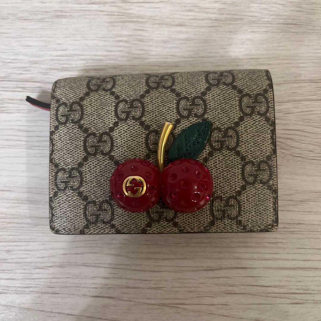 【あんしん鑑定】【限定価格】Gucci チェリー装飾 二つ折り財布
